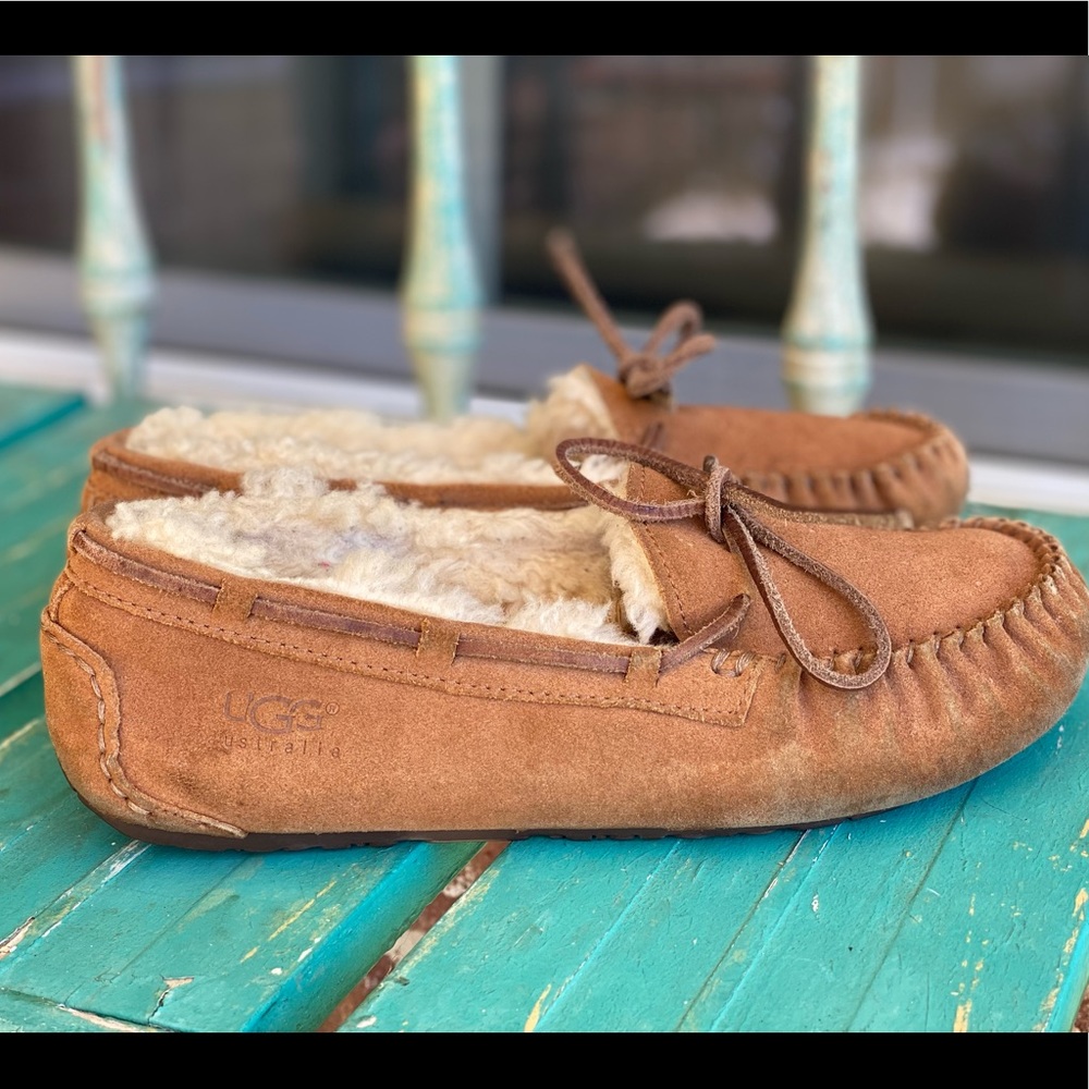 EUC UGG Slippers Size 7.5